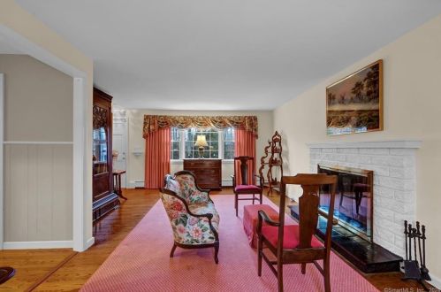 43 Walnut Ln, Northford CT  06472-1128 exterior
