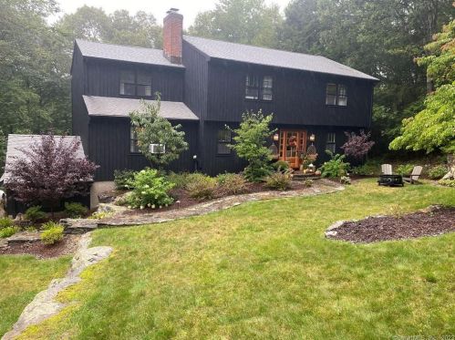 103 Wells Rd, Upper Stepney, CT 06468-1233