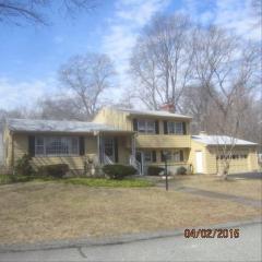 7 Tormberg Ln, Groton, CT 06340-4114