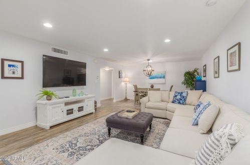 7724 Camelback Rd, Scottsdale AZ 85251-1801 exterior