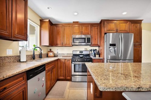 663 Parker St, Oceanside, CA 92057-3511