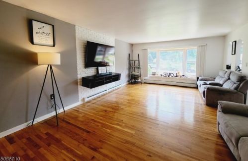 21 Keith Rd, Hopatcong NJ  07843-1113 exterior