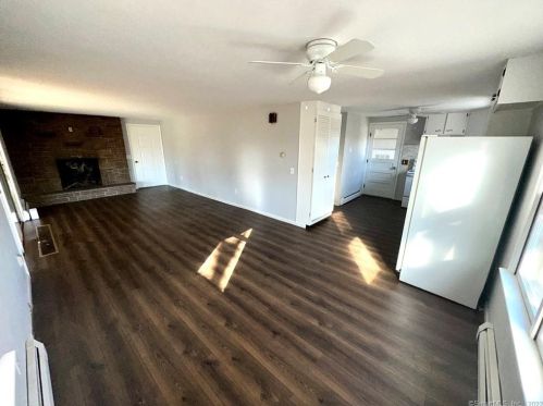 48 Mountain St, Derby, CT 06418-1239
