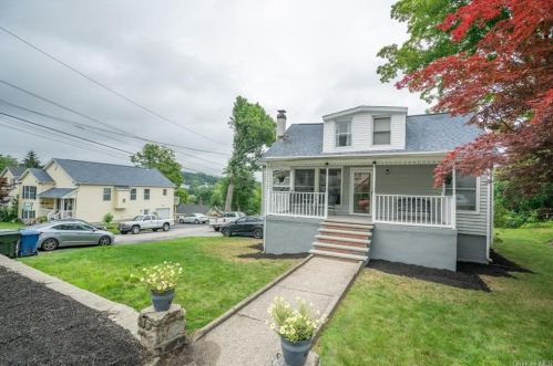 63 Entrance Way, Mahopac NY  10541-1328 exterior