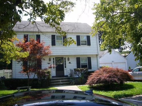 59 Laurel Pl, Bridgeport, CT 06604-1717