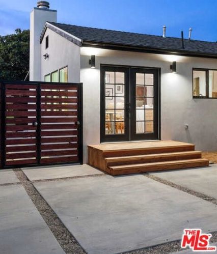 14322 Collins St, Van Nuys CA  91401-4612 exterior