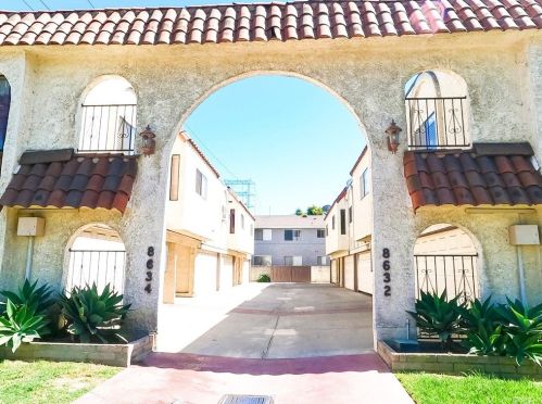 8632 Park St, Bellflower CA  90706-5571 exterior
