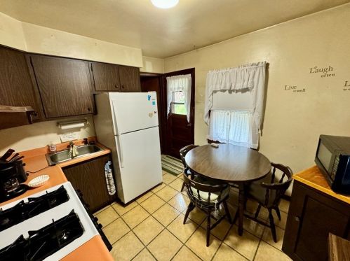 2928 Idaho St, Mckeesport, PA 15132-1845