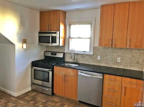 204 6th St, Palisades Park NJ  07650-2014 exterior