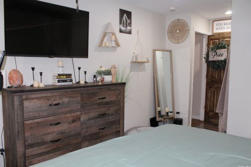 35 Hartford St, North Lindenhurst NY  11757-3843 exterior