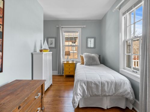 2928 Smt Ave, Milwaukee WI 53211-3440 exterior