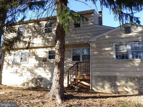 612 Mockingbird Ln, Norristown, PA 19403-1916