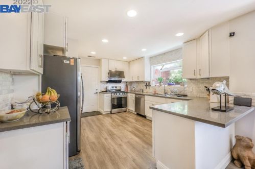 24494 Leona Dr, Hayward CA  94542-1010 exterior