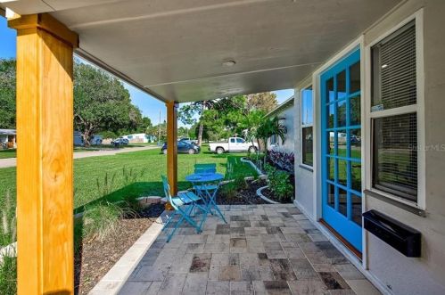 1548 Canterbury Rd, Saint Petersburg, FL 33710-5658