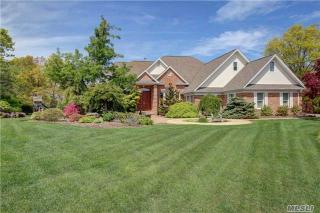 32 Mary Ct, Huntington Station NY  11747-1930 exterior