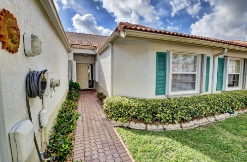6086 Heliconia Rd, Delray Beach, FL 33484-4670