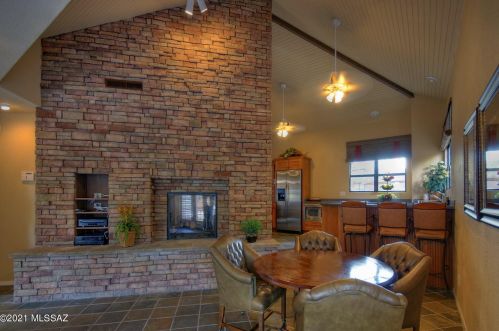 5855 Kolb Rd, Tucson AZ  12105-0909 exterior