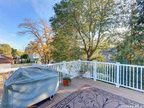 2534 Sawmill Rd, North Bellmore NY  11710-2322 exterior