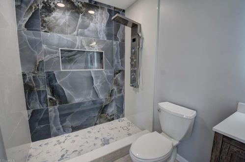 309 Holly Hill Rd, Thomasville NC  27360-5821 exterior