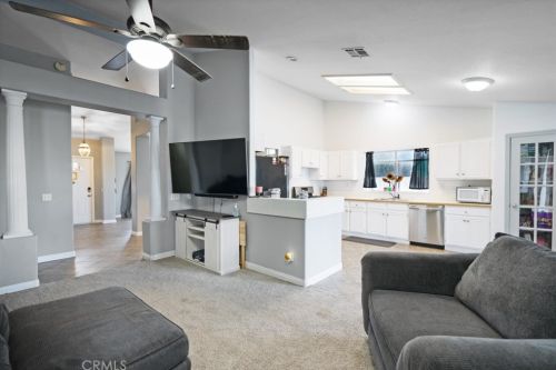 13262 Spring Way, Victorville CA  92392-6805 exterior