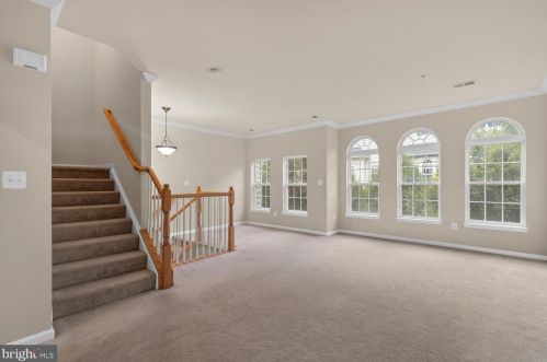 7156 Little Thames Dr, Gainesville, VA 20155-4019