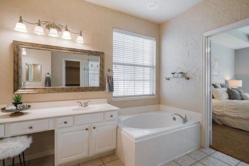 5216 Water Oak Dr, Lewisville TX  75028-1099 exterior