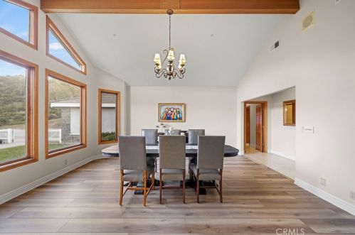 26945 Brooken Ave, Santa Clarita CA  91387-3904 exterior