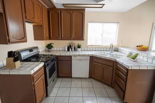 45124 Watford Ave, Lancaster CA  93535-2672 exterior