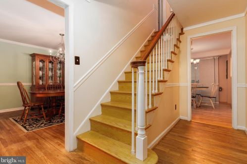 9 Edgewood Dr, Downingtown, PA 19335-3316