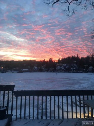 78 Upsala Path, West Milford Lakes NJ  07480-4204 exterior