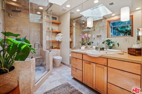 204 Topanga Canyon Blvd, Topanga CA  90290-3837 exterior