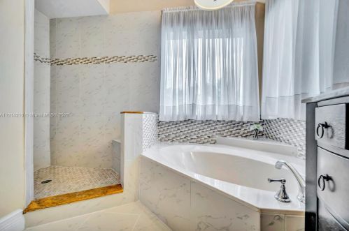 1122 195 Ave, Hollywood FL 33029-3272 exterior