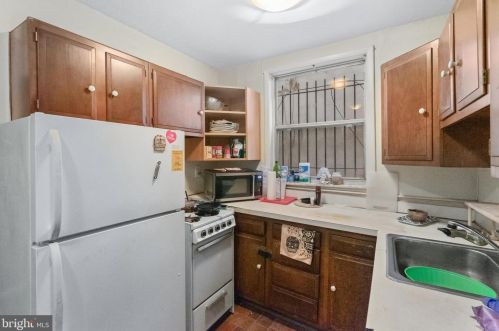 210 Carpenter St, Philadelphia PA 19146-2516 exterior