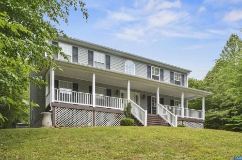 462 Jefferson Dr, Bybee, VA 22963-2902
