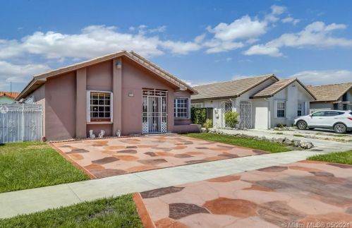 2789 72nd St, Hialeah, FL 33016-5439