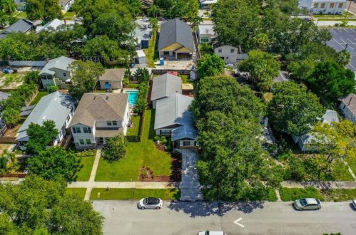 945 14th St, Saint Petersburg FL  33705-1242 exterior