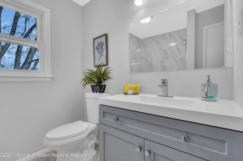 13 Salisbury Ave, Middletown NJ  07748-5240 exterior