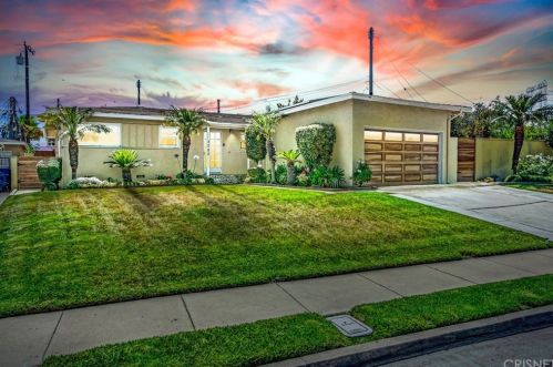 6316 Denmead St, Lakewood, CA 90713-2021