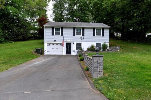 8 Oak Ridge Rd, Bethel, CT 06801-1148