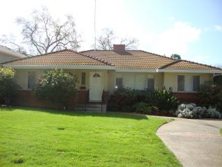 4919 Land Park Dr, Sacramento CA  95822-1645 exterior