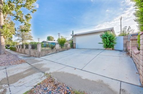 27325 Santa Clarita Rd, Santa Clarita CA  91350-1317 exterior