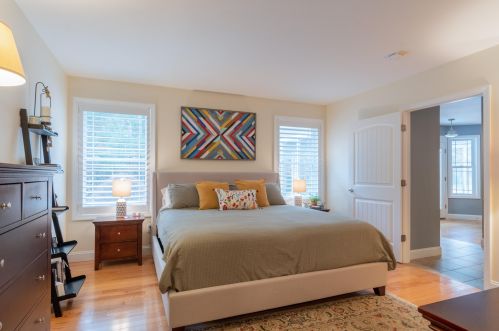 19 Pilgrim Cir, Nashua NH  03063-2827 exterior