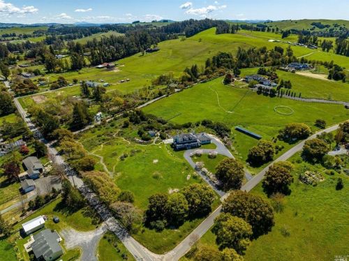 6301 Highland Pl, Sebastopol CA  95472-6100 exterior