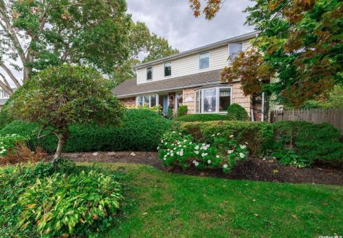 104 Avondale Dr, South Setauket, NY 11720-2833