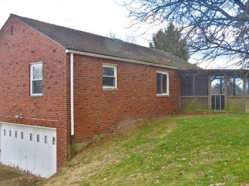 255 Hoffman Rd, Pittsburgh, PA 15212-1117