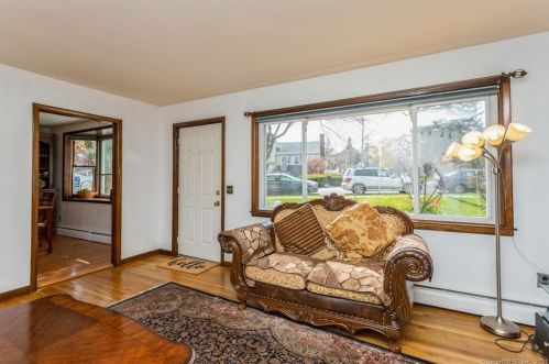 107 Clovelly Rd, Stamford, CT 06902-3005