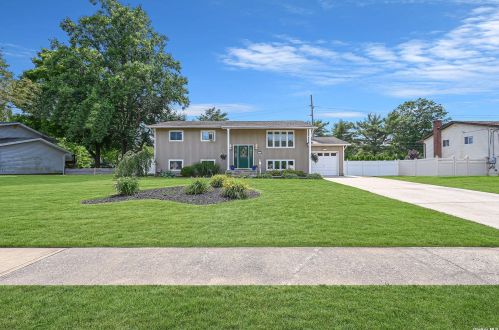 110 Ridge Rd, Wheatley Heights, NY 11798-1035