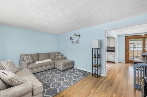 70 Massachusetts Ave, Cumberland RI  02864-5729 exterior