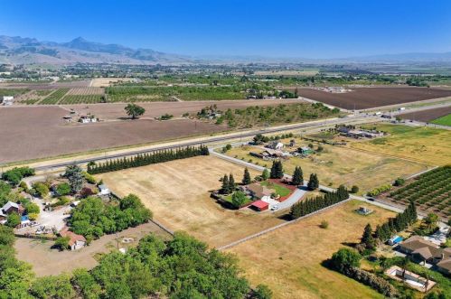 5890 Yuste Ln, Hollister CA  95023-9538 exterior