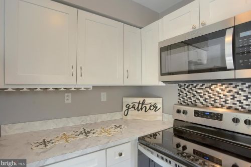 56 Ashford Dr, West Enola PA  17025-2320 exterior